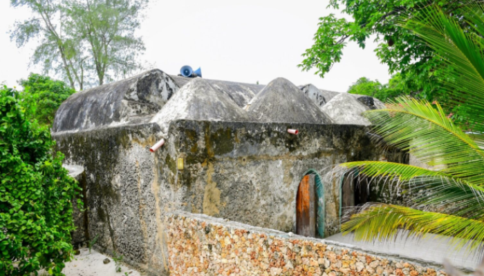 EACC officials inspecting the grounds of the 700-year-old Kongo Mosque in Kenya amid a halted land grab attempt.